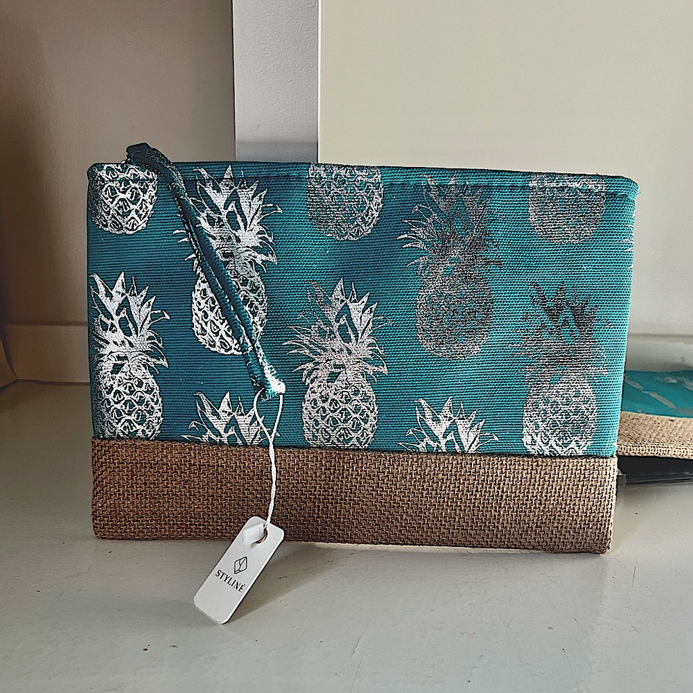 New! Turquoise Silver Metallic Pineapple Natural Bag wristlet